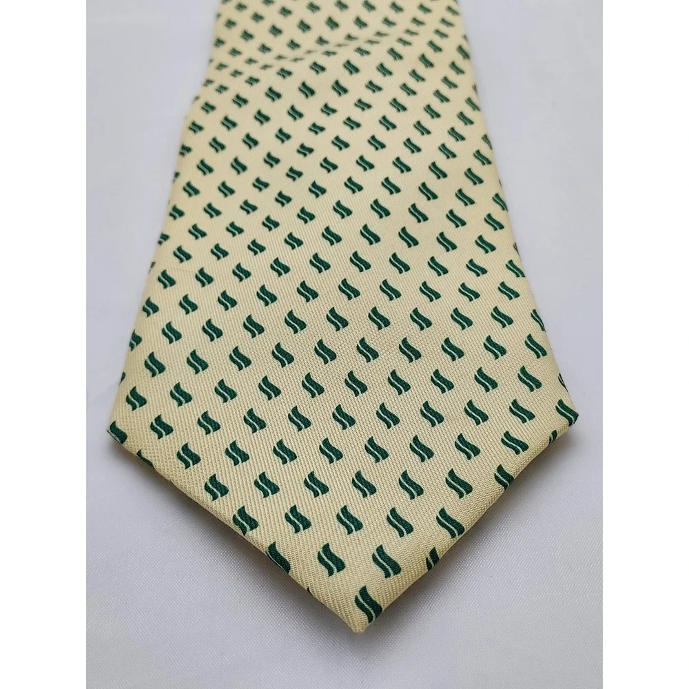 Vineyard Vines Collegiate School Mens Silk Tie Yellow Green Logo Pattern T093